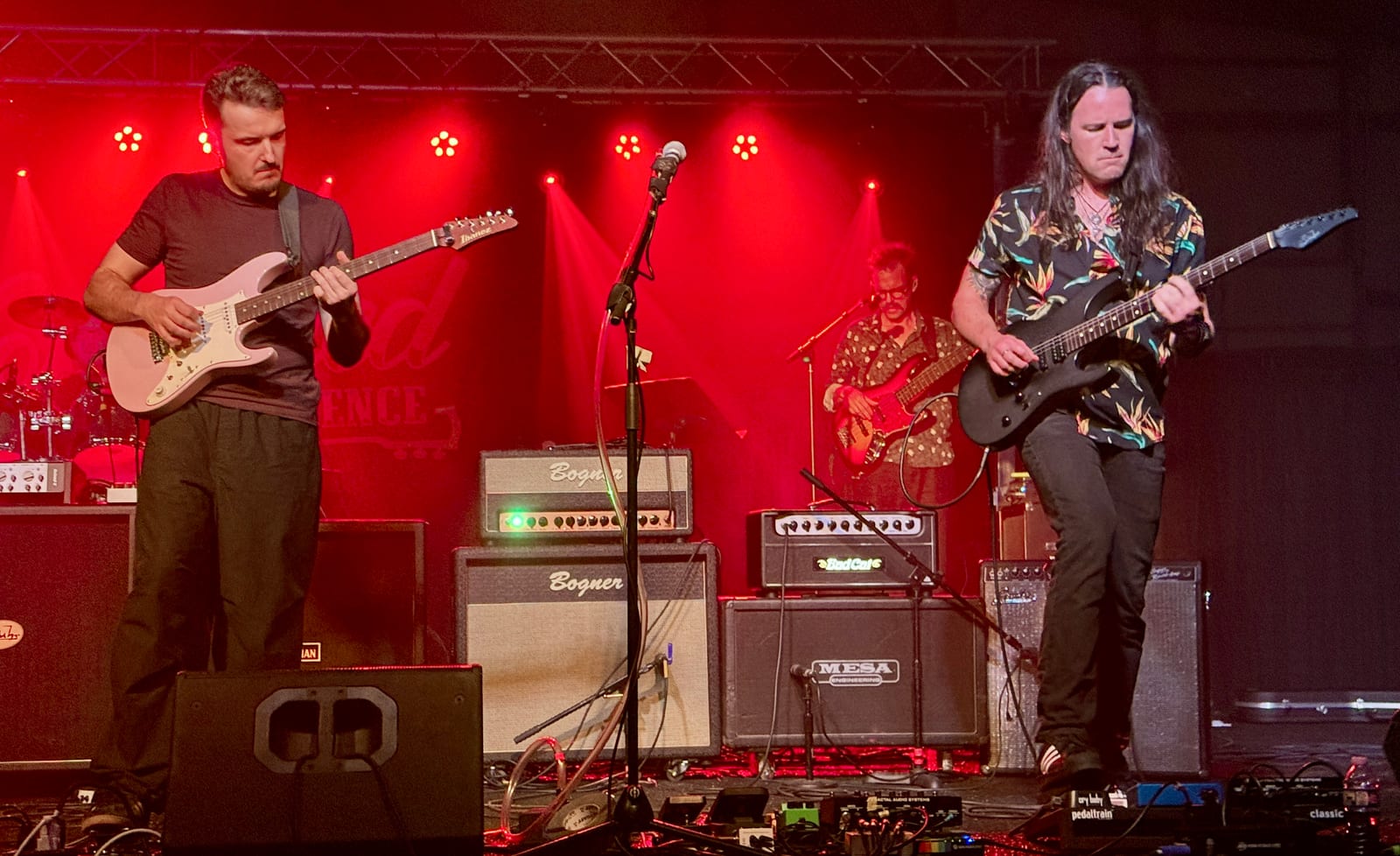 Martin Miller and Ben Eller performing at the Woodshed Guitar Experience
