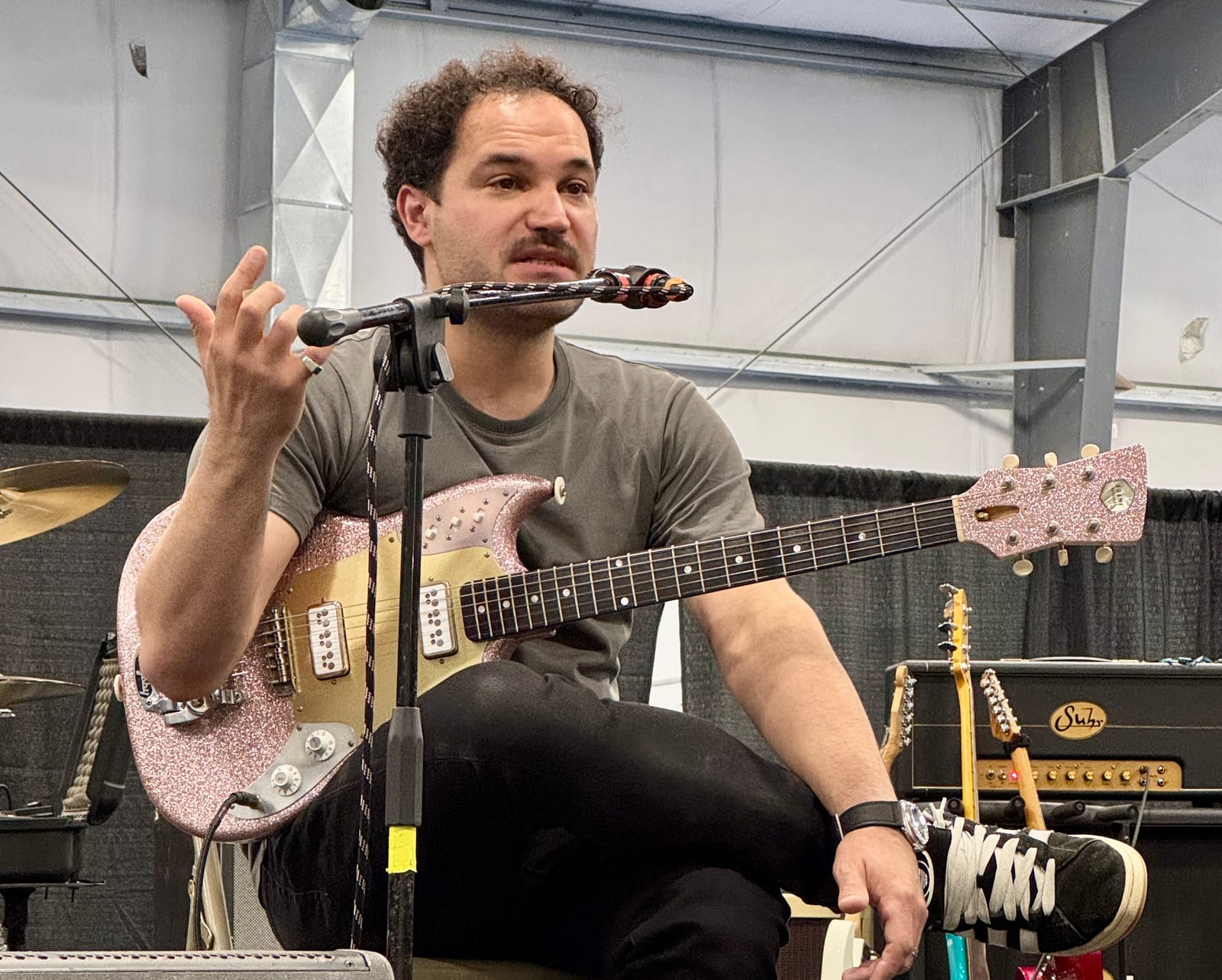 Robb Cappelletto teaching fretboard geometry at the Woodshed Guitar Experience